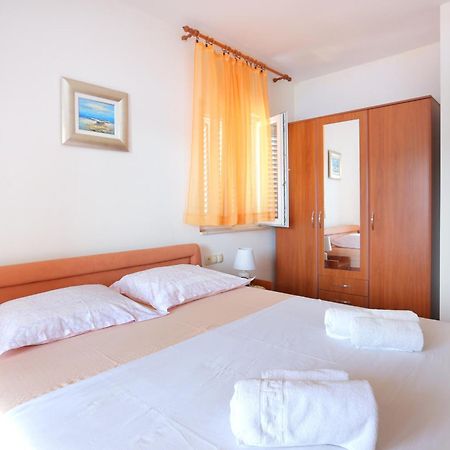 Apartments By The Sea Seget Vranjica, Trogir - 13771 Quarto foto