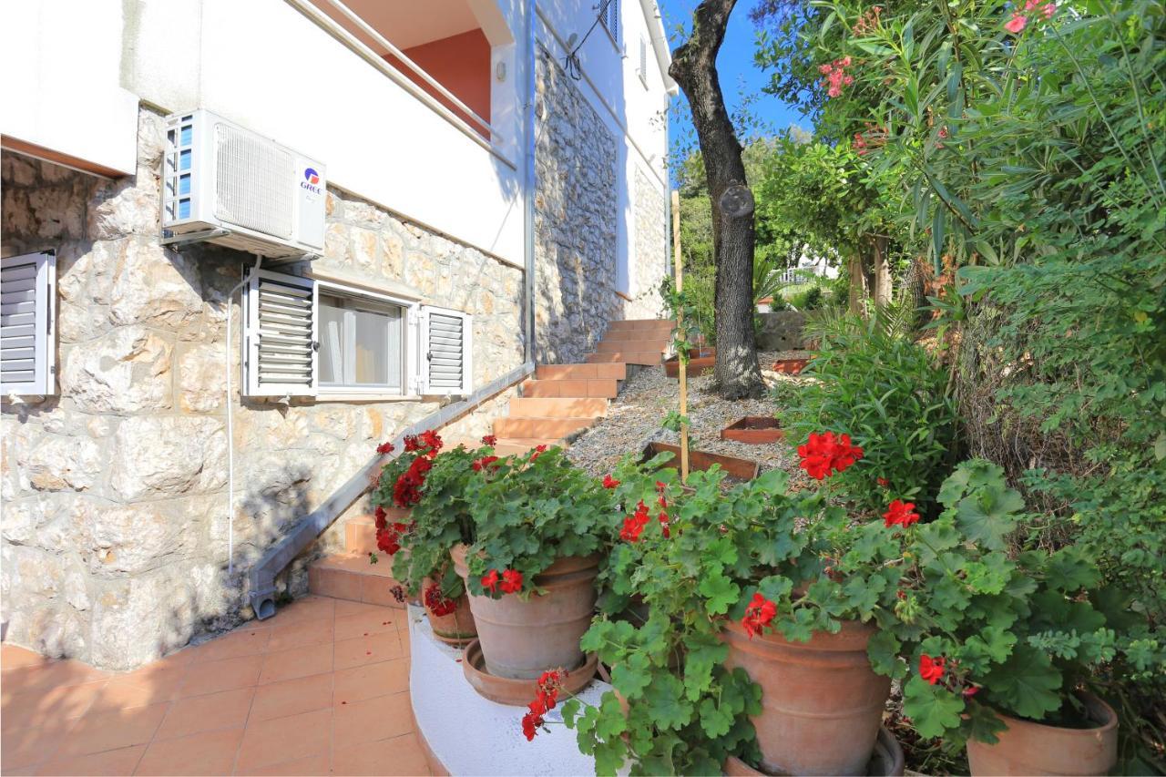 Apartments By The Sea Seget Vranjica, Trogir - 13771 Exterior foto