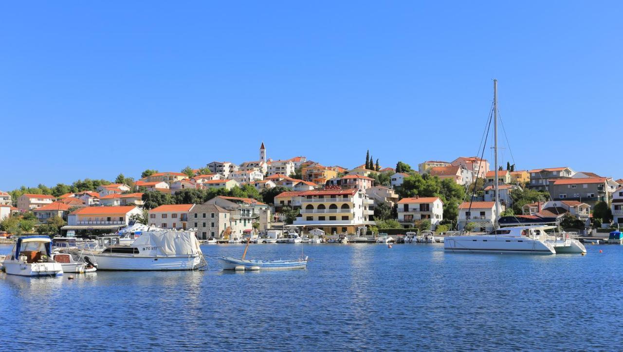 Apartments By The Sea Seget Vranjica, Trogir - 13771 Exterior foto