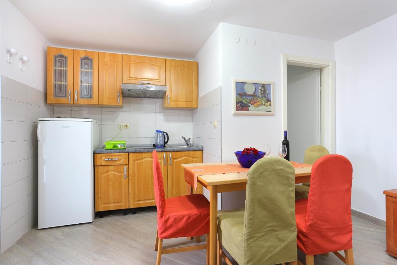 Apartments By The Sea Seget Vranjica, Trogir - 13771 Exterior foto