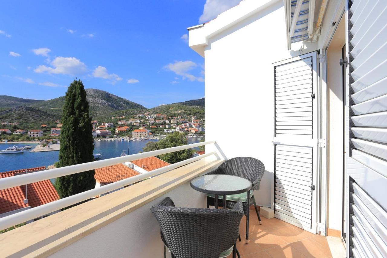 Apartments By The Sea Seget Vranjica, Trogir - 13771 Exterior foto