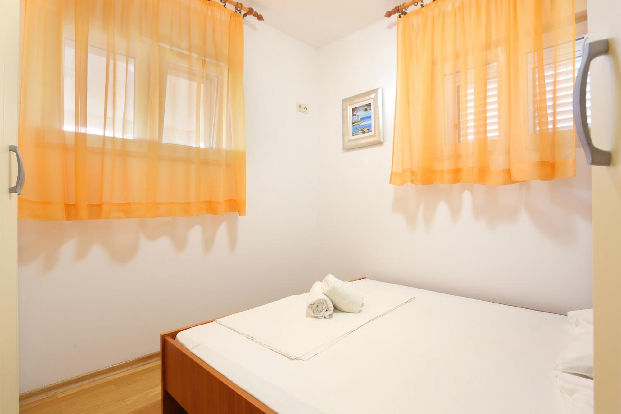 Apartments By The Sea Seget Vranjica, Trogir - 13771 Quarto foto